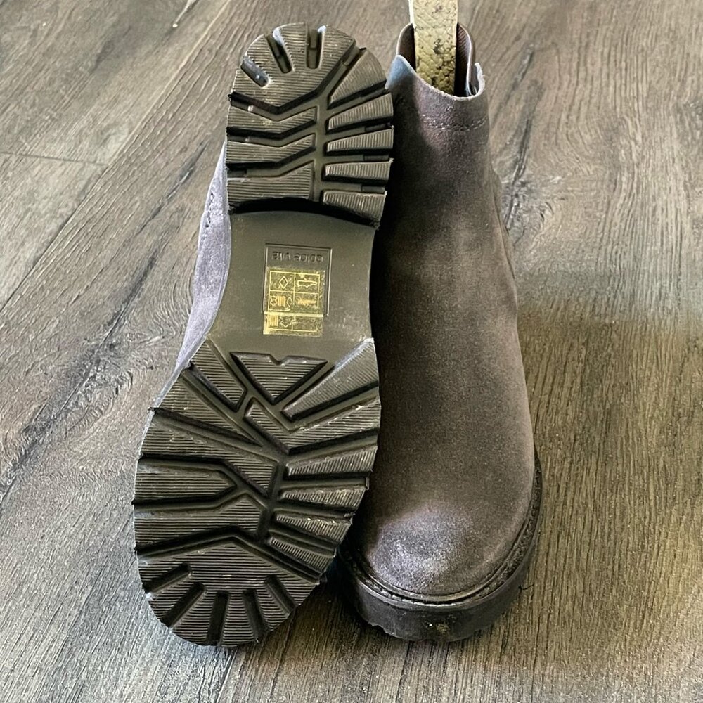 Dolce Vita "Huey" Booties - Gray Suede - EUC - Picture 3 of 6